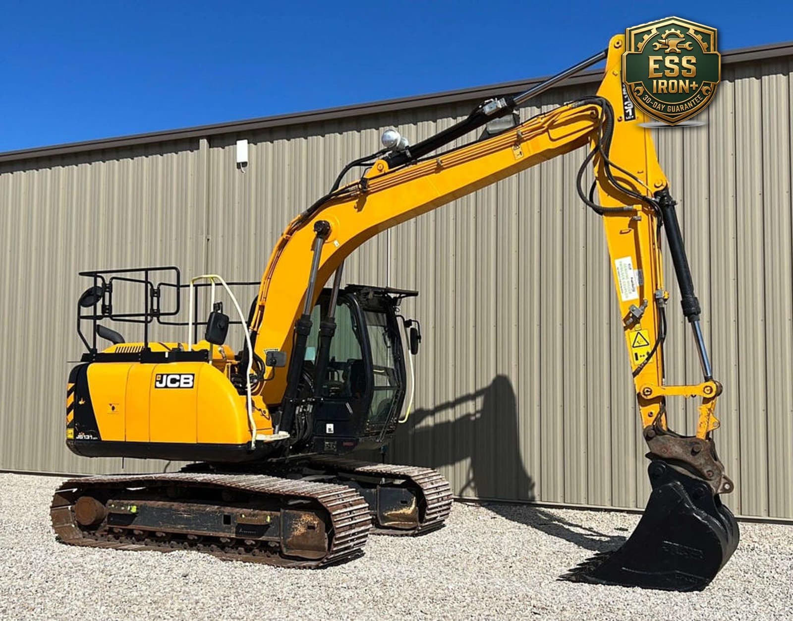 2018 JCB JS131LC — photo 1